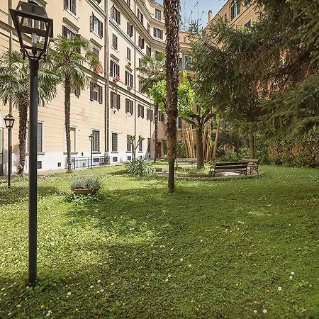 Sweet Near Metro Flaminio Апартаменты *